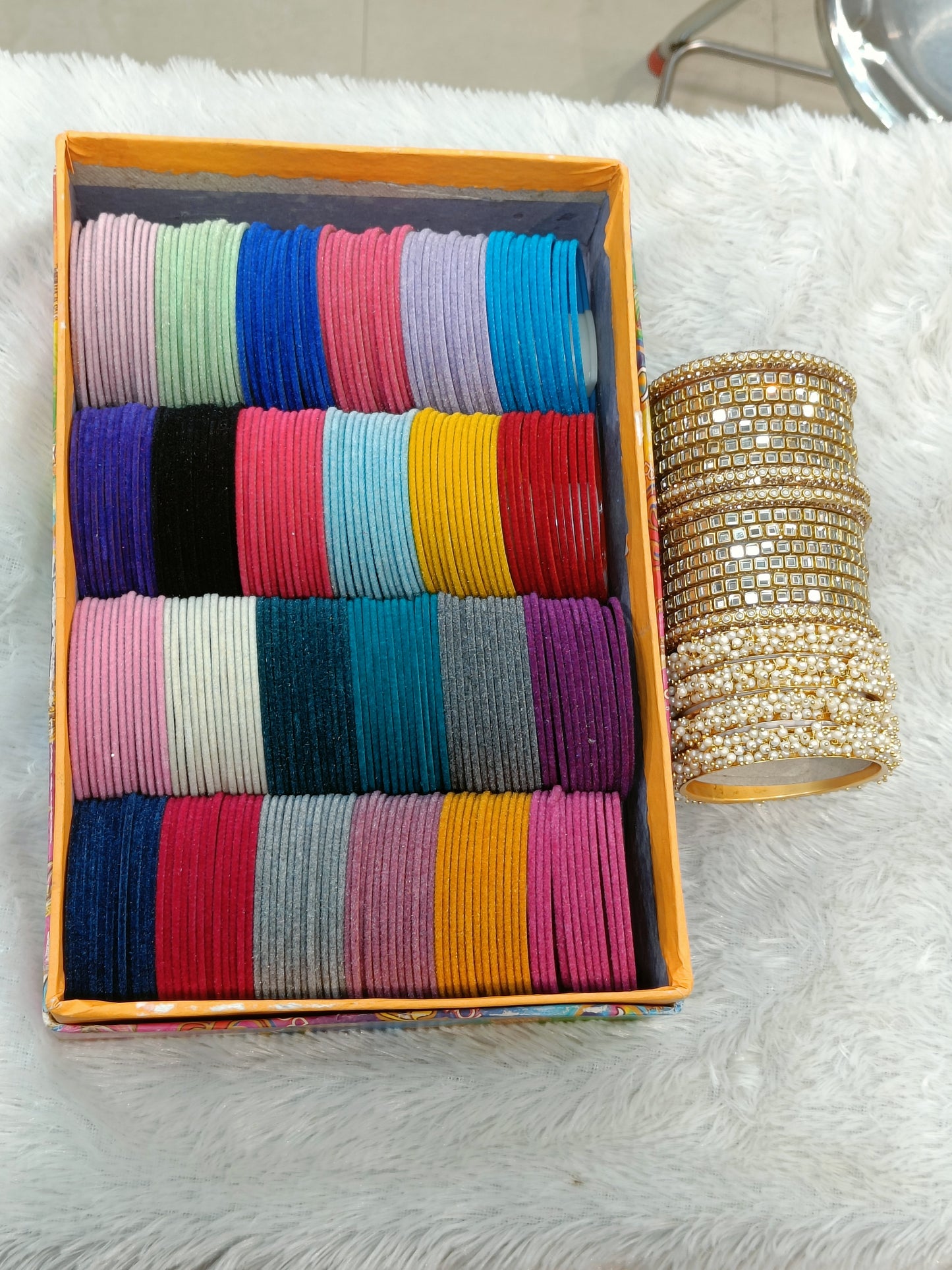 One of the Best seller combo
24 DOZEN bangles
4 pc lahariya
12 pc choki bangles
4 pc bindi chudi
Will come with thermocol proper packing