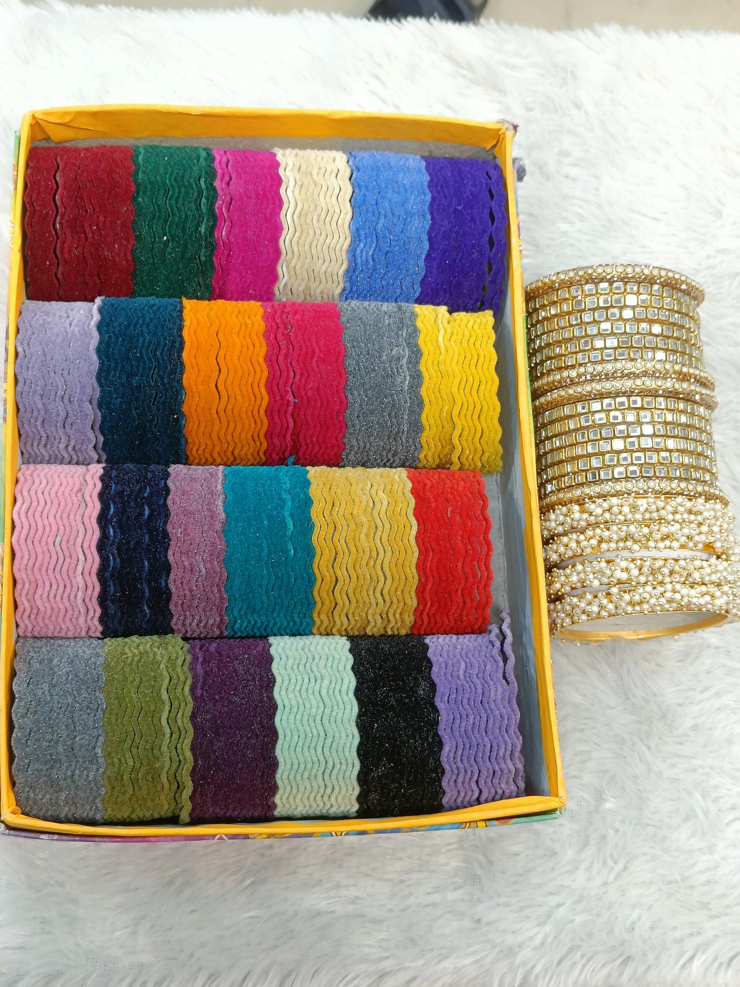 One of the Best seller combo
24 DOZEN bangles
4 pc lahariya
12 pc choki bangles
4 pc bindi chudi
Will come with thermocol proper packing