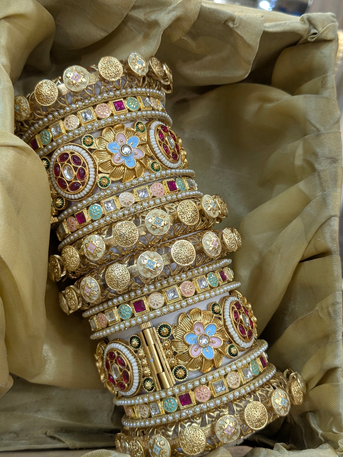 Flower rajwadi bangles