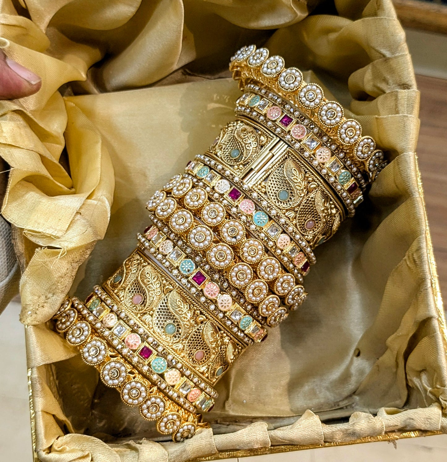 RAJWADI CHUDA BANGELS