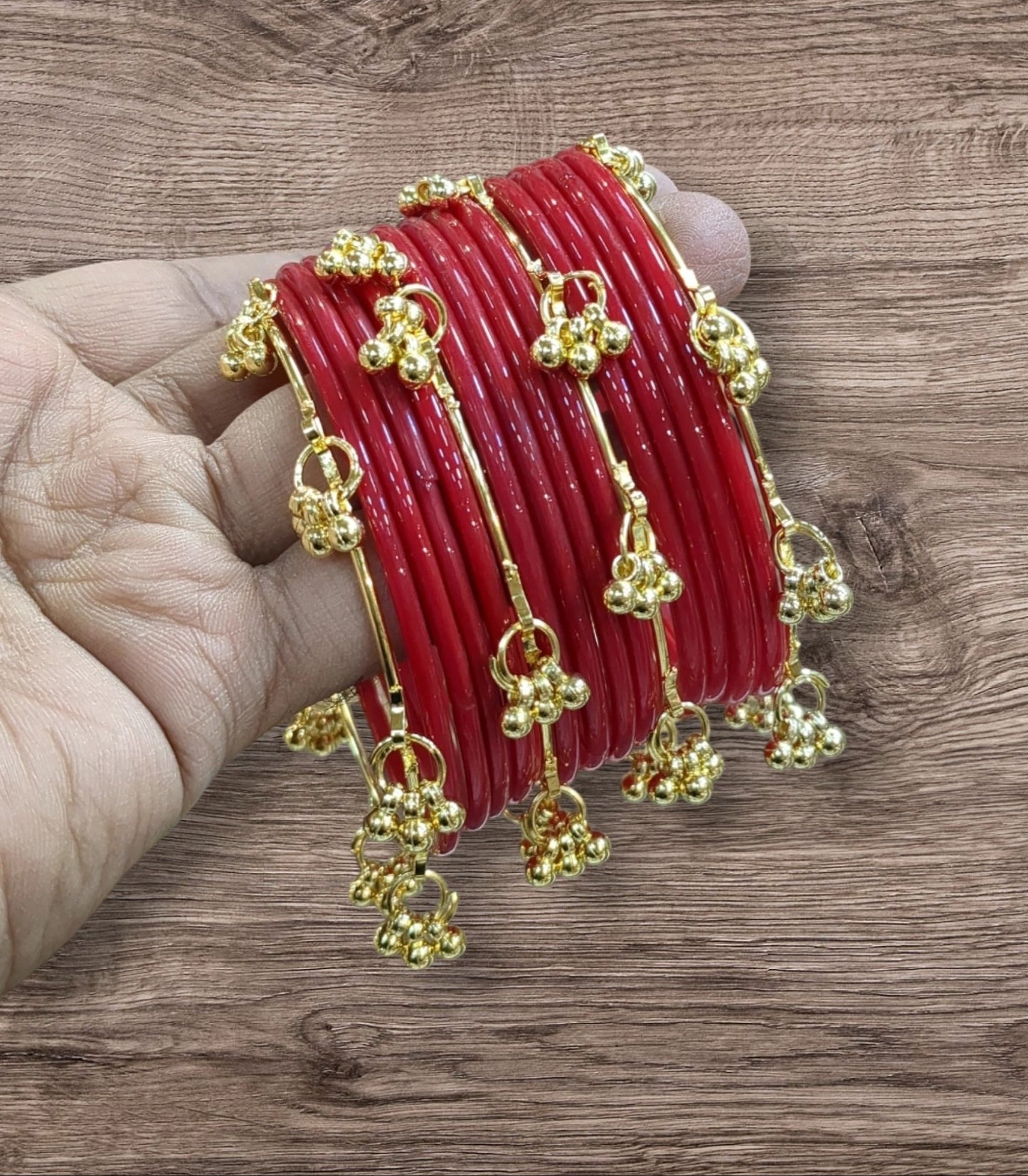 GUNGROO glass bangles
Set