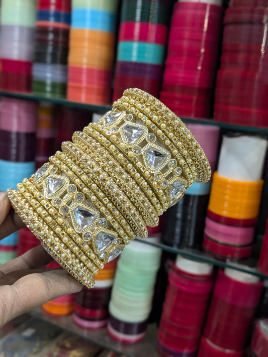 Kundan bangles 
Set
