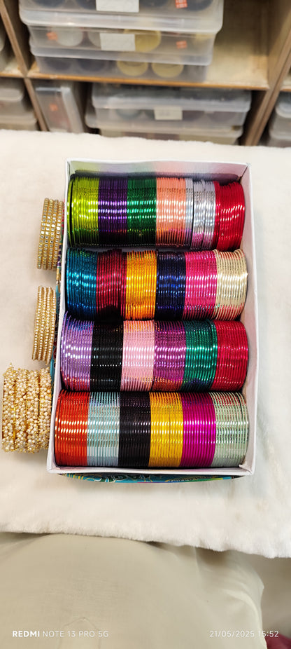 GLOSSY BANGLES WITH SIDERS