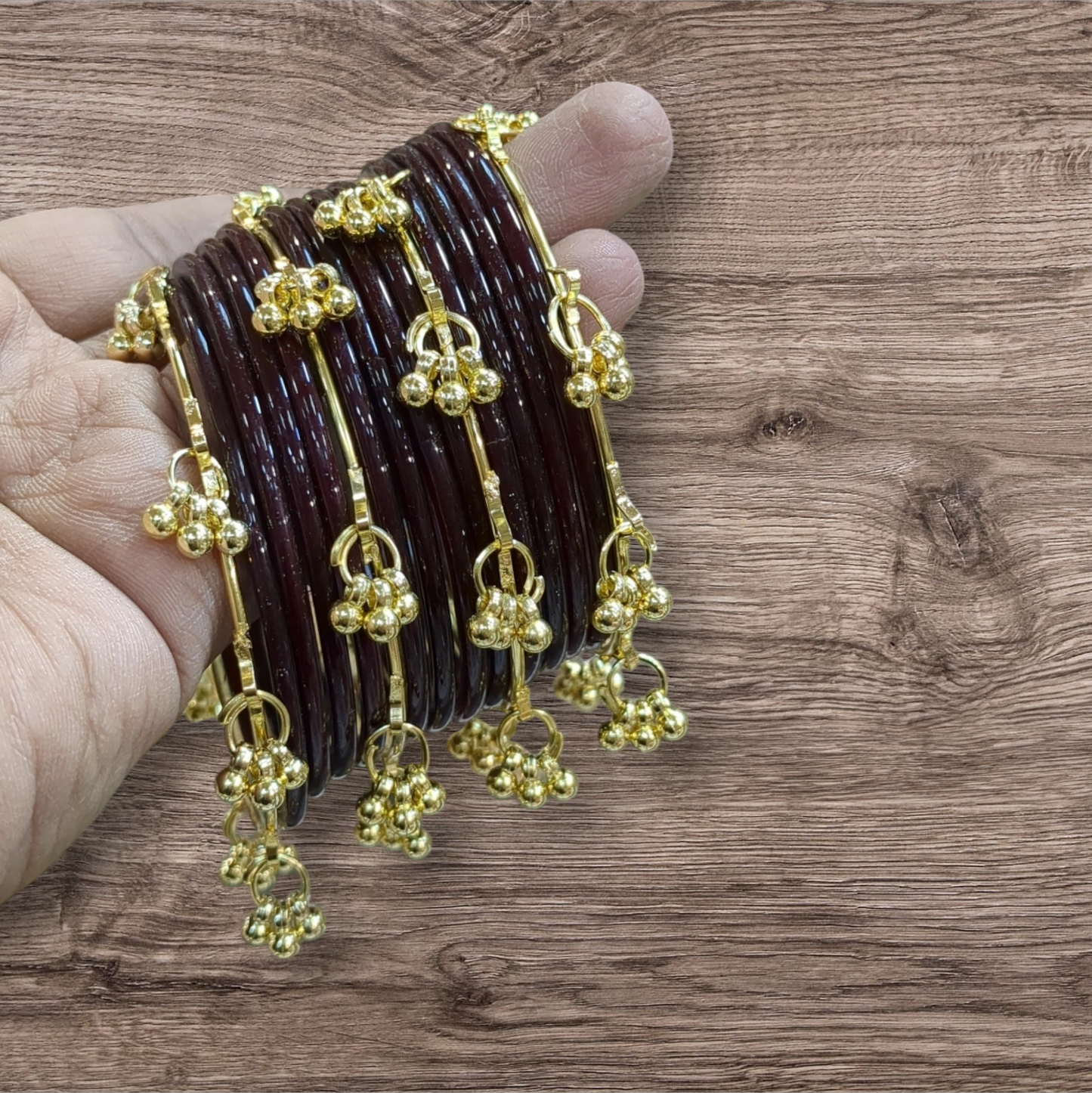 GUNGROO glass bangles 
Set