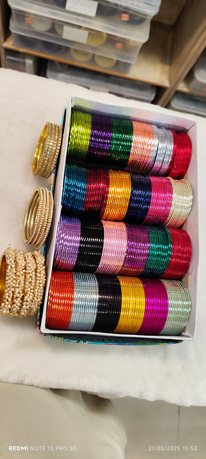 GLOSSY BANGLES WITH SIDERS
