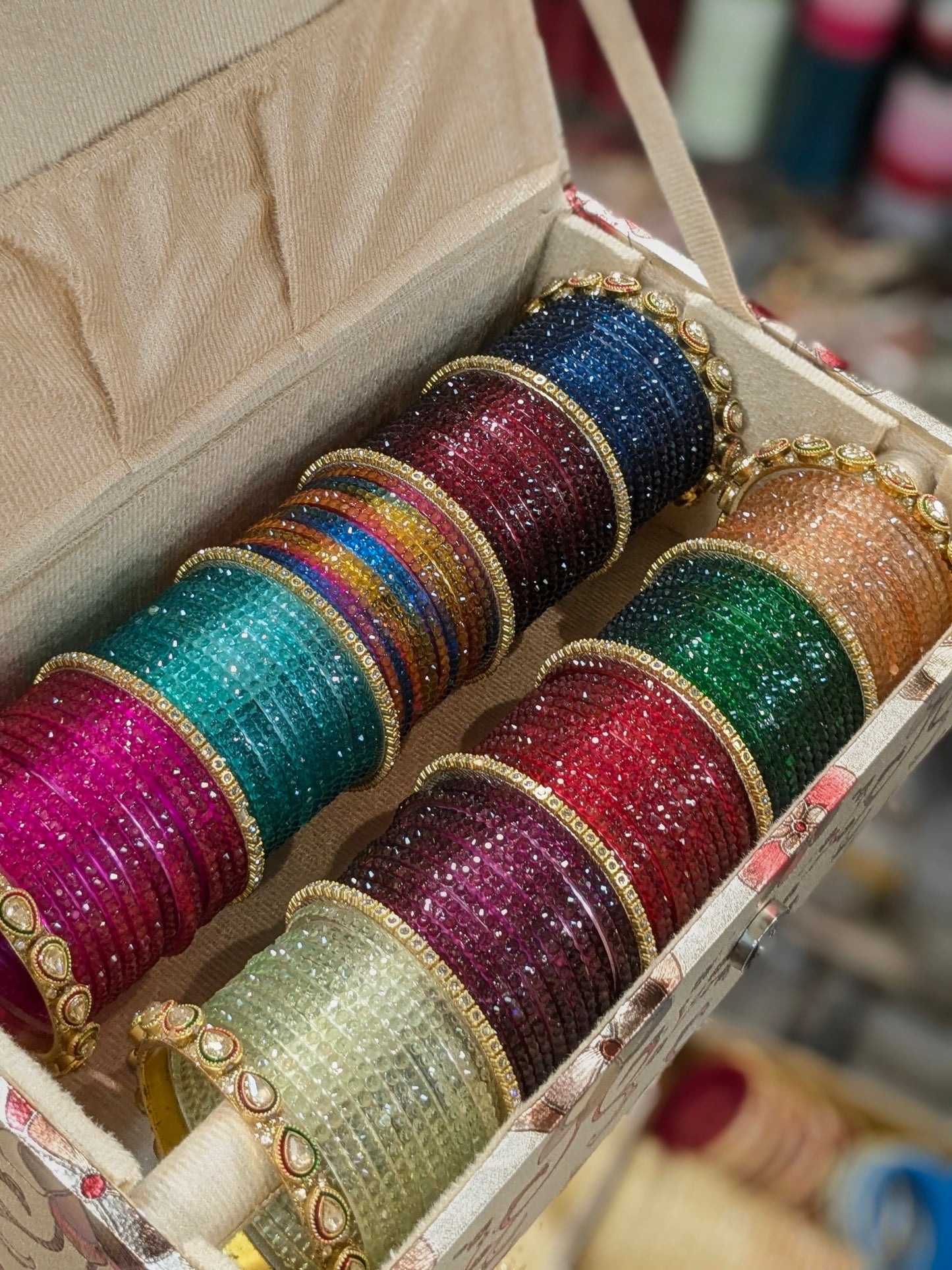 ✨ Raindrop Glass Bangles with Premium Organizer – Elegant & Everyday Wear