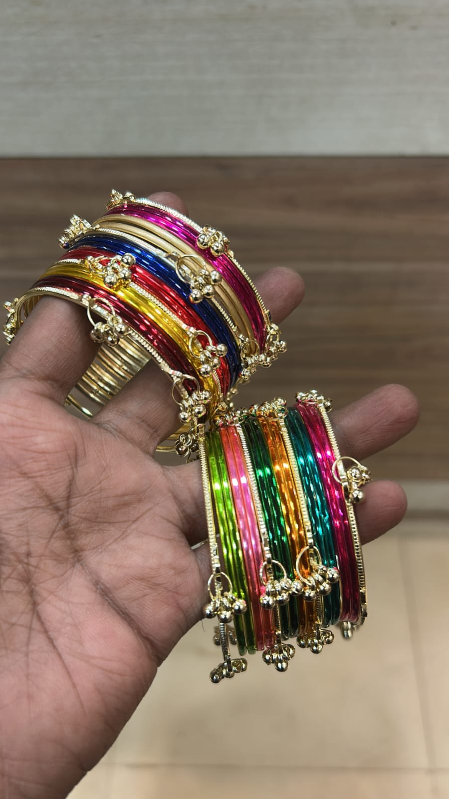 GLOSSY KASHMIRI BANGLES 
SET