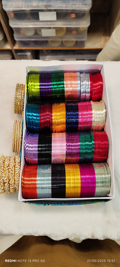 GLOSSY BANGLES WITH SIDERS